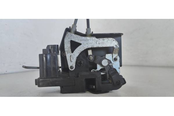 Recambio de cerradura puerta trasera izquierda para ssangyong rodius xdi limited referencia OEM IAM   