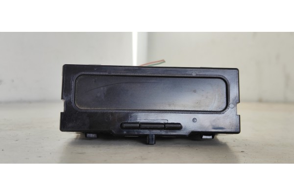 Recambio de pantalla multifuncion para renault megane ii classic berlina confort expression referencia OEM IAM 8200107839  