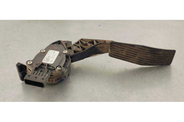 Recambio de pedal acelerador para opel astra j lim. 1.6 cdti referencia OEM IAM 13252702  