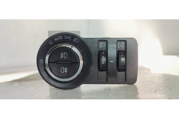 Recambio de mando luces para opel insignia berlina 2.0cdti 130 fap referencia OEM IAM 13268720  