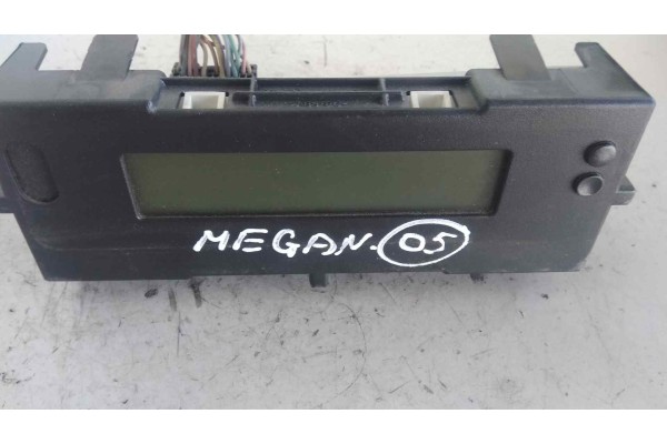 Recambio de pantalla multifuncion para renault megane ii berlina 3p 2.0 referencia OEM IAM 8200290542C  