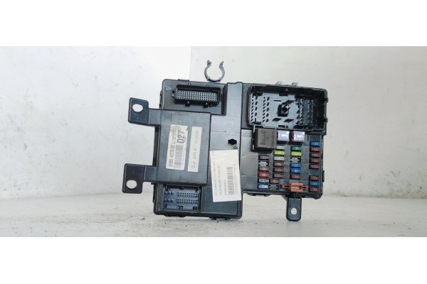 Recambio de caja reles / fusibles para kia carnival 2.9 crdi cat referencia OEM IAM 919554D270  