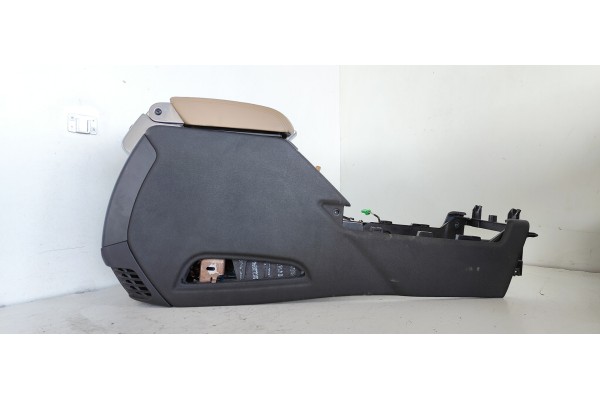 Recambio de apoyabrazos central para land rover range rover (lm) v8 td vogue referencia OEM IAM   