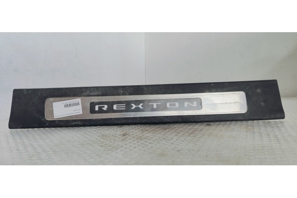 Recambio de moldura para ssangyong rexton 2.2 xdi 180 fap referencia OEM IAM   