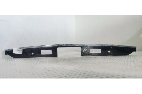 Recambio de molduras traseras para ssangyong rexton 2.2 xdi 180 fap referencia OEM IAM 7964036000  