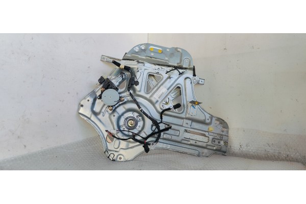 Recambio de elevalunas delantero derecho para kia carnival 2.9 crdi cat referencia OEM IAM 824604D000  