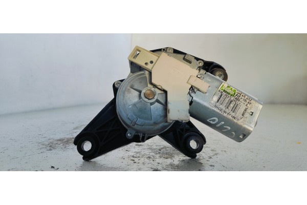 Recambio de motor limpia trasero para renault clio iii 1.5dci 85 referencia OEM IAM 8200311486A  