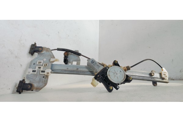 Recambio de elevalunas trasero derecho para kia carnival 2.9 crdi cat referencia OEM IAM 824604D020  