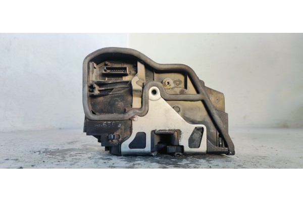Recambio de cerradura puerta trasera derecha para bmw x3 (e83) 3.0d 204 4x4 referencia OEM IAM 7154630  