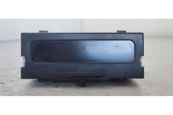 Recambio de pantalla multifuncion para renault megane ii familiar dynamique confort referencia OEM IAM 8200107839B  