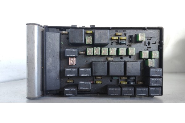 Recambio de caja reles / fusibles para chrysler voyager (rg) 3.3 v6 cat referencia OEM IAM 64469H  
