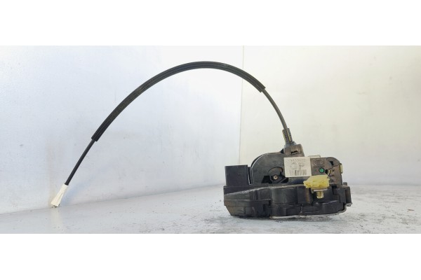 Recambio de cerradura puerta delantera derecha para opel insignia berlina 2.0cdti 130 fap referencia OEM IAM 13503802  