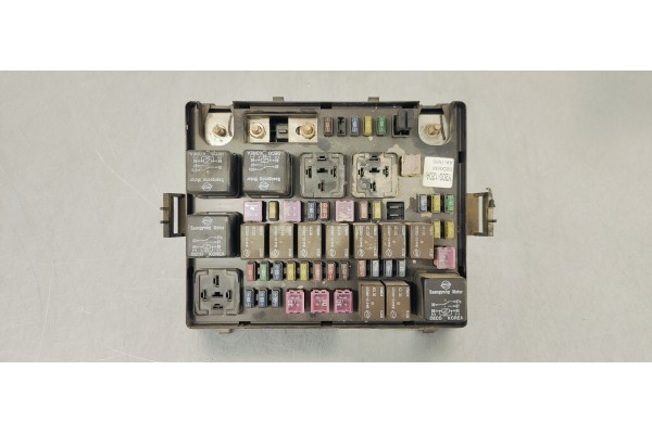 Recambio de caja reles / fusibles para ssangyong rexton 2.7 turbodiesel cat referencia OEM IAM PA66M30 AK7555 