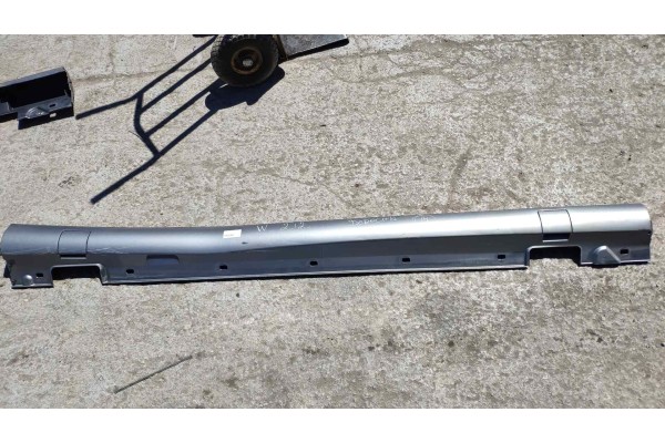 Recambio de faldon lateral para mercedes-benz clase e (w212) familiar 1.8 cat referencia OEM IAM 2126901340  