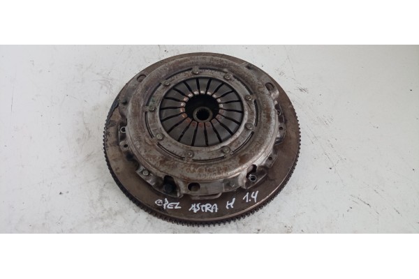 Recambio de kit embrague para opel astra h berlina 1.4 16v referencia OEM IAM   