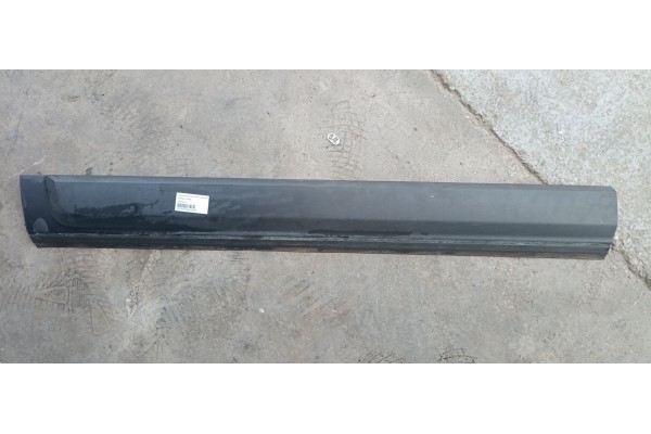 Recambio de faldon lateral para land rover discovery 4 2.7 td v6 cat referencia OEM IAM DGP000133  