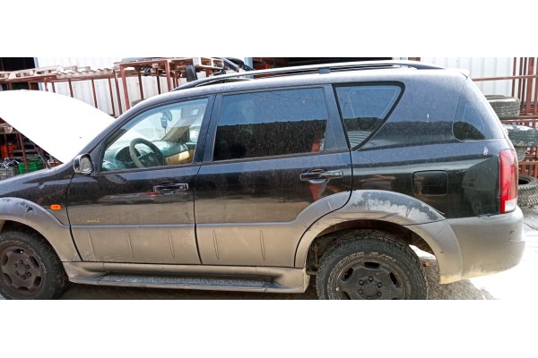 Recambio de puerta trasera izquierda para ssangyong rexton rx 320 referencia OEM IAM   