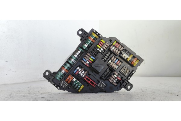 Recambio de caja reles / fusibles para bmw serie 5 lim. (f10) 530d xdrive referencia OEM IAM 923442401  