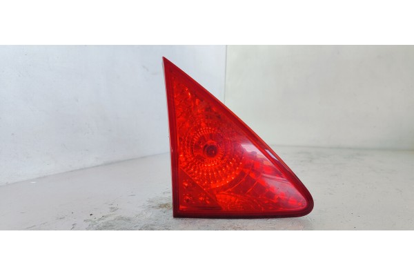 Recambio de piloto trasero izquierdo interior para peugeot 3008 1.6hdi 115 fap referencia OEM IAM   