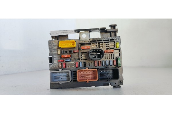 Recambio de caja reles / fusibles para citroen c4 picasso premier referencia OEM IAM 9675877080  