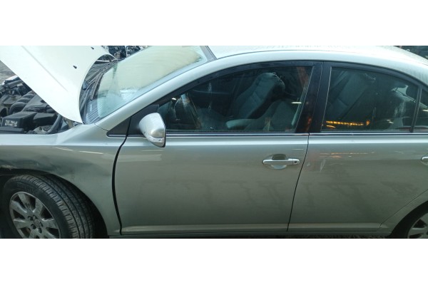 Recambio de puerta delantera izquierda para toyota avensis berlina (t25) 1.8 16v cat referencia OEM IAM   
