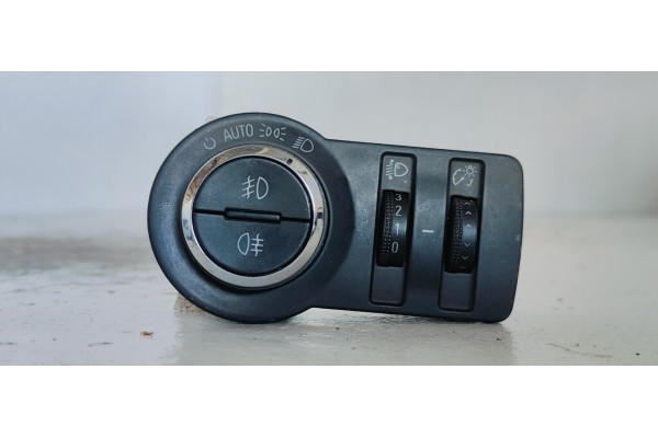 Recambio de mando luces para chevrolet cruze 1.6 i 113 referencia OEM IAM 13301752  