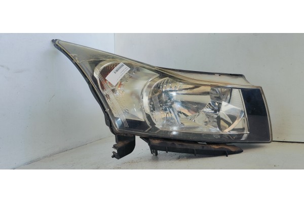 Recambio de faro derecho para chevrolet cruze 1.6 i 113 referencia OEM IAM   
