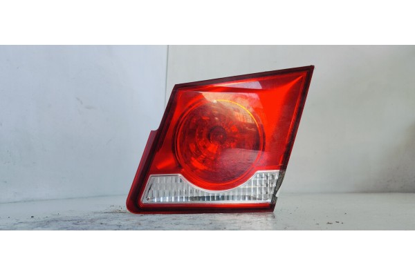 Recambio de piloto trasero derecho interior para chevrolet cruze 1.6 i 113 referencia OEM IAM   