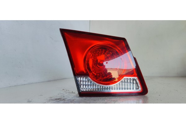 Recambio de piloto trasero izquierdo interior para chevrolet cruze 1.6 i 113 referencia OEM IAM   