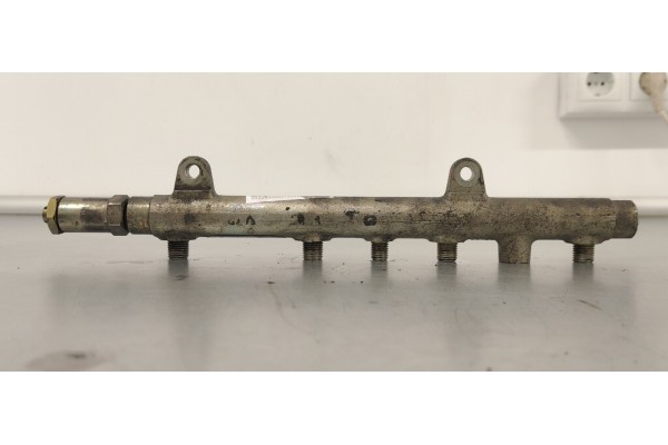 Recambio de rampa inyectora para renault scenic ii emotion referencia OEM IAM 0445214024  