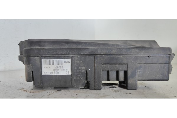 Recambio de caja reles / fusibles para opel vectra c berlina 1.9 cdti referencia OEM IAM 13170900  