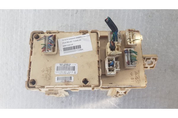 Recambio de caja reles / fusibles para toyota avensis wagon (t25) 2.0 d-cat referencia OEM IAM 82641CA010F  