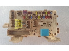 Recambio de caja reles / fusibles para toyota avensis wagon (t25) 2.0 d-cat referencia OEM IAM 82641CA010F  