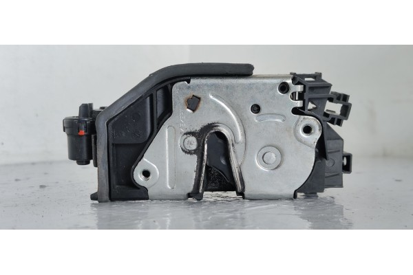 Recambio de cerradura puerta delantera derecha para bmw serie 6 cabrio (e64) 635d referencia OEM IAM 7202144  