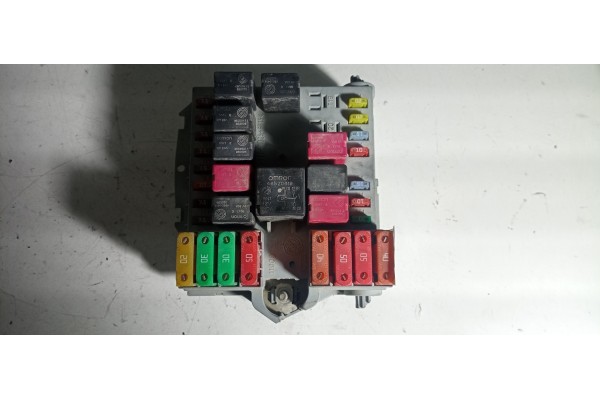 Recambio de caja reles / fusibles para fiat bravo (198) 1.9 jtd 16v cat referencia OEM IAM 51775688  