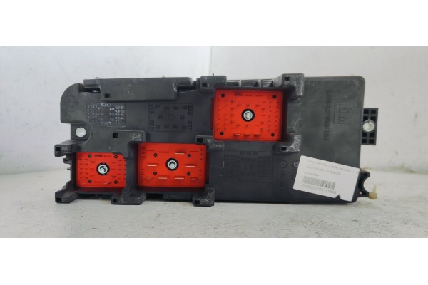 Recambio de caja reles / fusibles para opel vectra c berlina club referencia OEM IAM 13144709  
