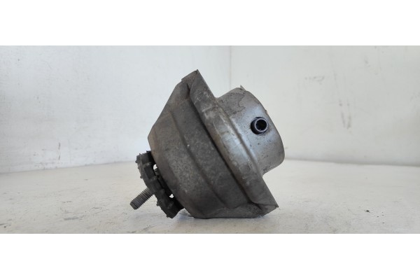 Recambio de soporte motor derecho para bmw serie 5 berlina (e60) 525d referencia OEM IAM 677461901  