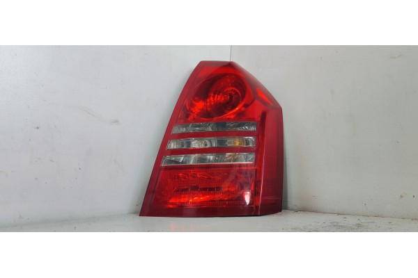 Recambio de piloto trasero derecho para chrysler 300 c 3.0crd 220 fap referencia OEM IAM   