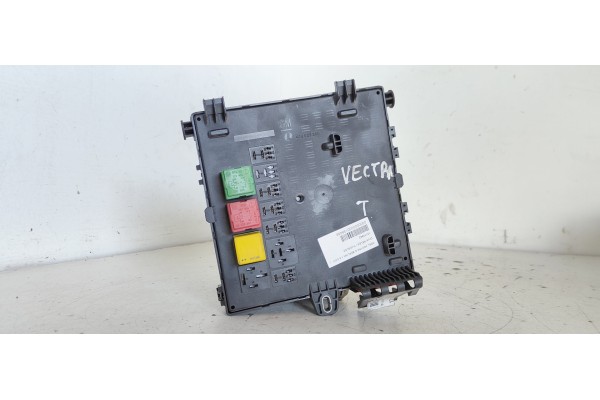 Recambio de caja reles / fusibles para opel vectra c berlina comfort referencia OEM IAM 13170892  