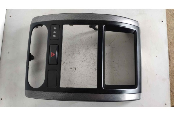 Recambio de moldura para nissan x-trail (t31) 2.0 16v cat referencia OEM IAM 682603UB2A  