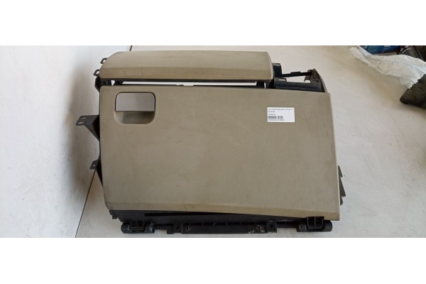 Recambio de guantera para land rover discovery v6 td se referencia OEM IAM YQS500120  