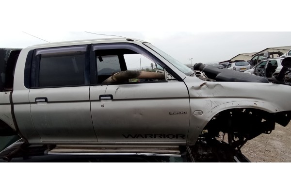 Recambio de puerta delantera derecha para mitsubishi l 200 (k6/7) 2.5 td cat referencia OEM IAM   