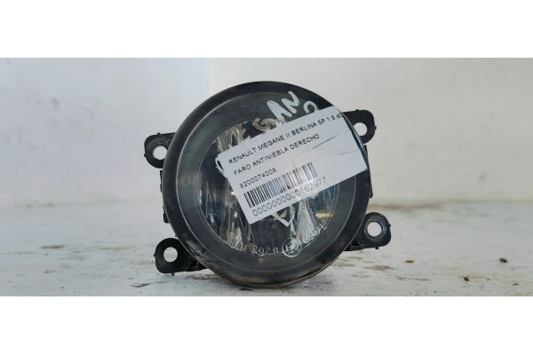 Recambio de faro antiniebla derecho para renault megane ii berlina 5p 1.5 dci diesel referencia OEM IAM 8200074008  