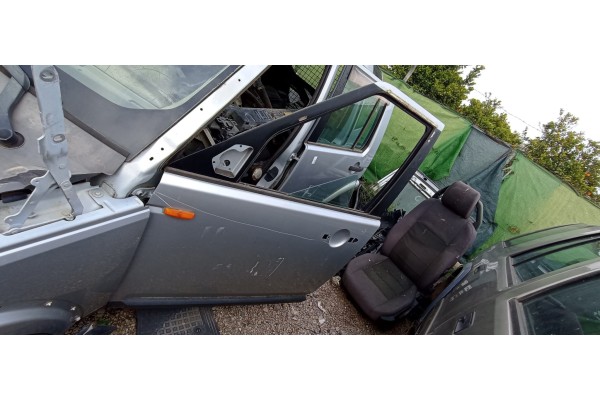 Recambio de puerta delantera izquierda para land rover discovery 2.7 td v6 cat referencia OEM IAM   