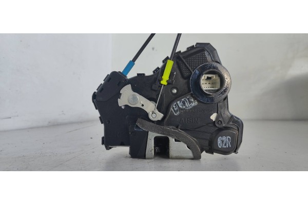 Recambio de cerradura puerta delantera derecha para toyota avensis berlina (t25) 1.8 16v cat referencia OEM IAM   