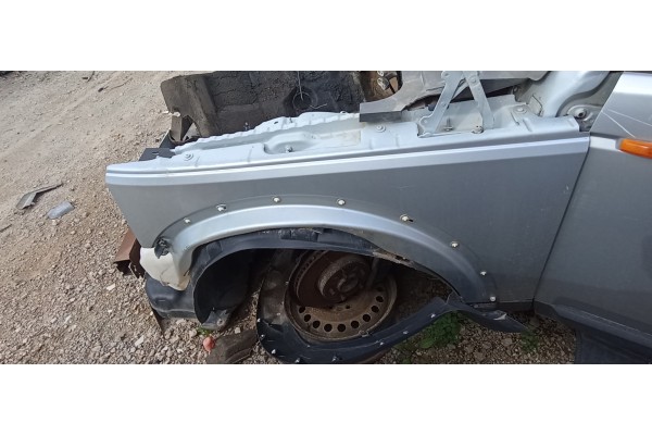 Recambio de aleta delantera izquierda para land rover discovery 2.7 td v6 cat referencia OEM IAM   