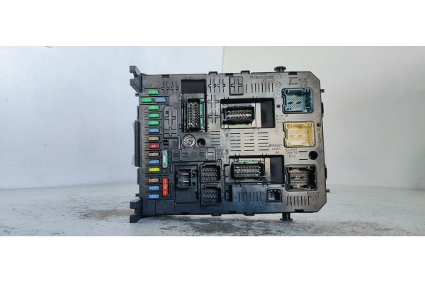 Recambio de caja reles / fusibles para peugeot 3008 1.6hdi 112 fap referencia OEM IAM 9666895380  
