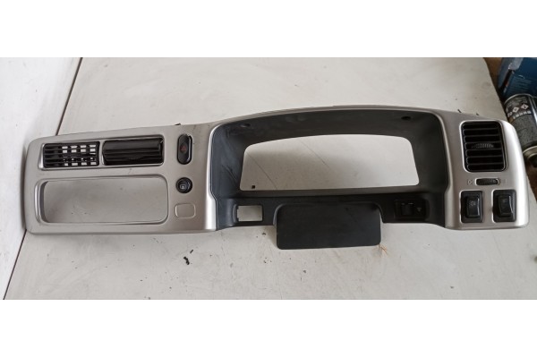 Recambio de moldura para mitsubishi montero sport (k90) 2.5 td gls referencia OEM IAM MR40228  