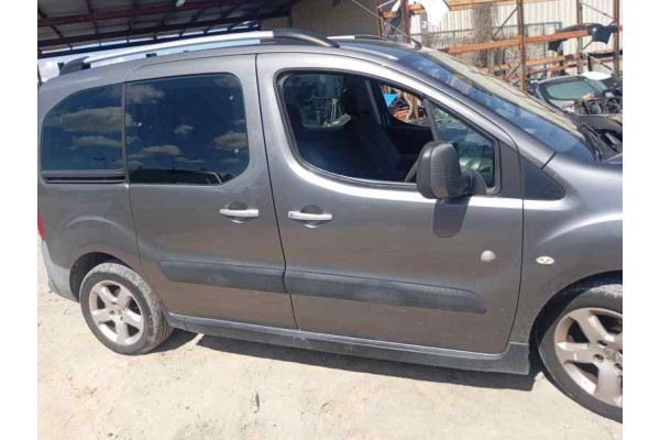 Recambio de puerta delantera derecha para peugeot partner kombi 1.6 hdi 110 fap referencia OEM IAM   