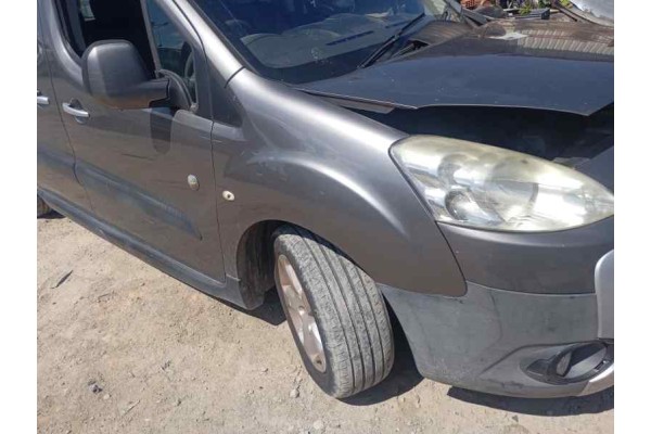 Recambio de aleta delantera derecha para peugeot partner kombi 1.6 hdi 110 fap referencia OEM IAM   